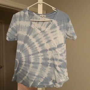 Z SUPPLY LIPA SPIRAL TIE-DYE V-NECK TEE